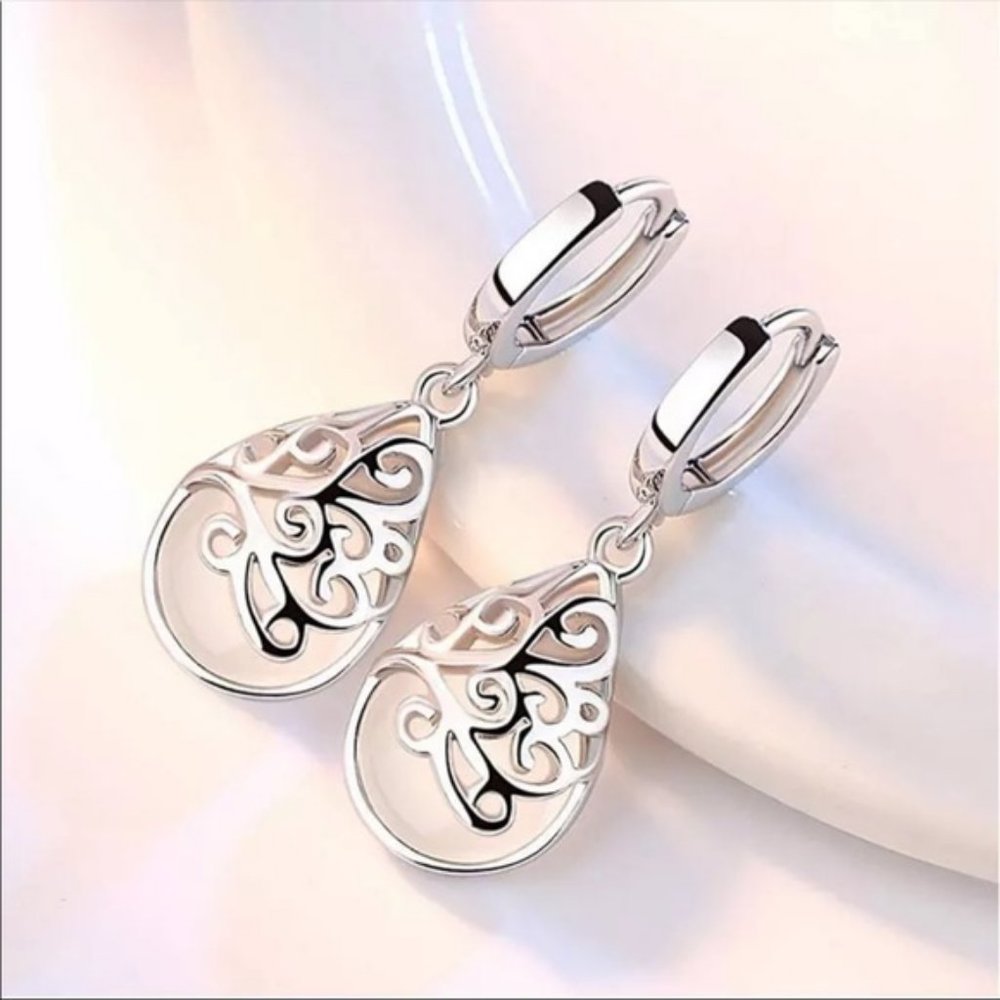 💫White Cat's Eye Stone Water Drop Earrings 💫 - Picture 1 of 4